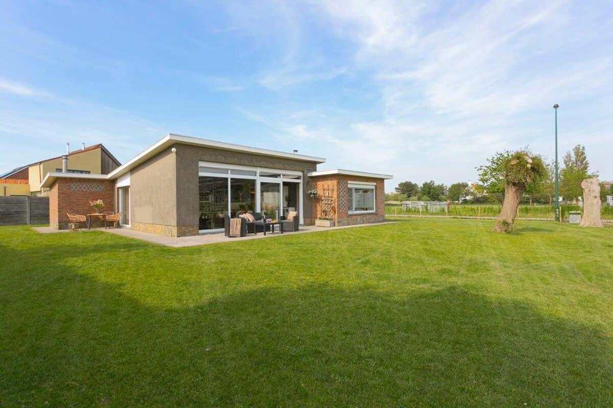 Huswell - Bungalow With Garden At 5 Minutes From The Beach Vila De Haan Exterior foto
