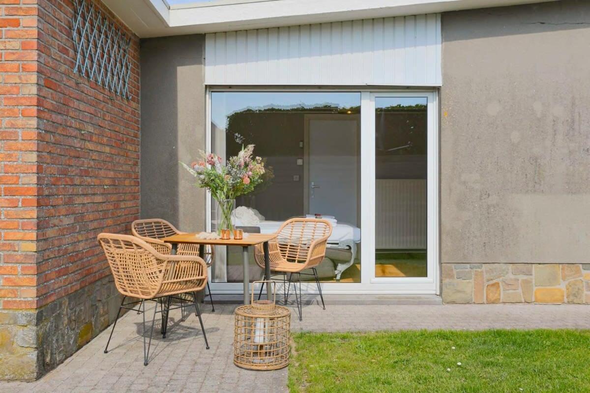 Huswell - Bungalow With Garden At 5 Minutes From The Beach Vila De Haan Exterior foto